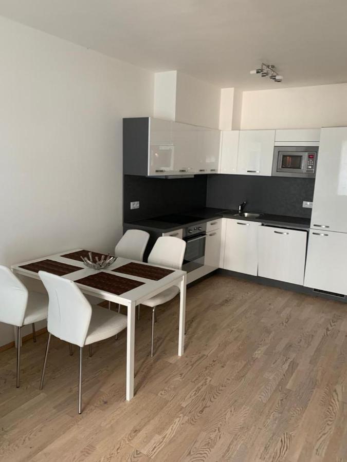 Residence Garden Tower - 8 Min Do Centra, Garaz Prague Exterior photo